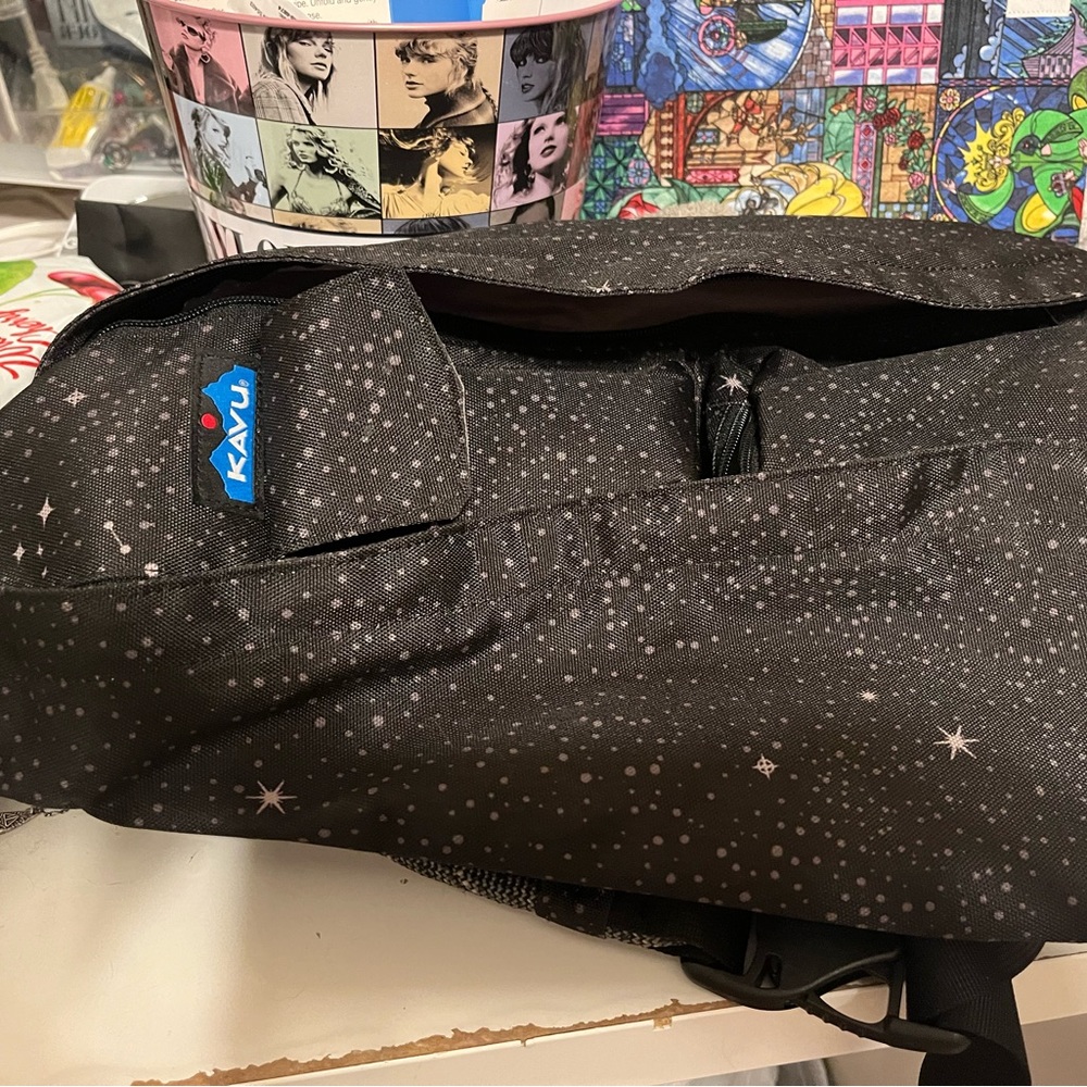 Kavu slingbackpack- barely used